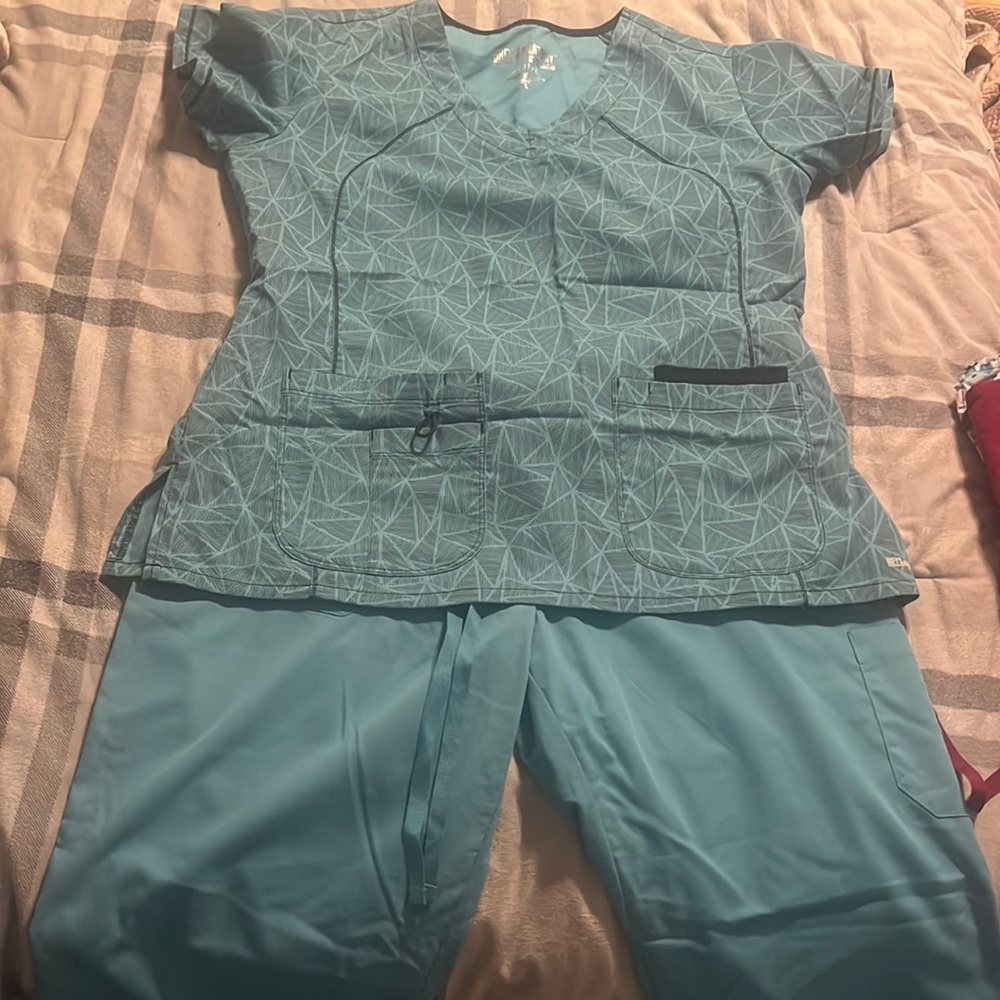 Scrub set